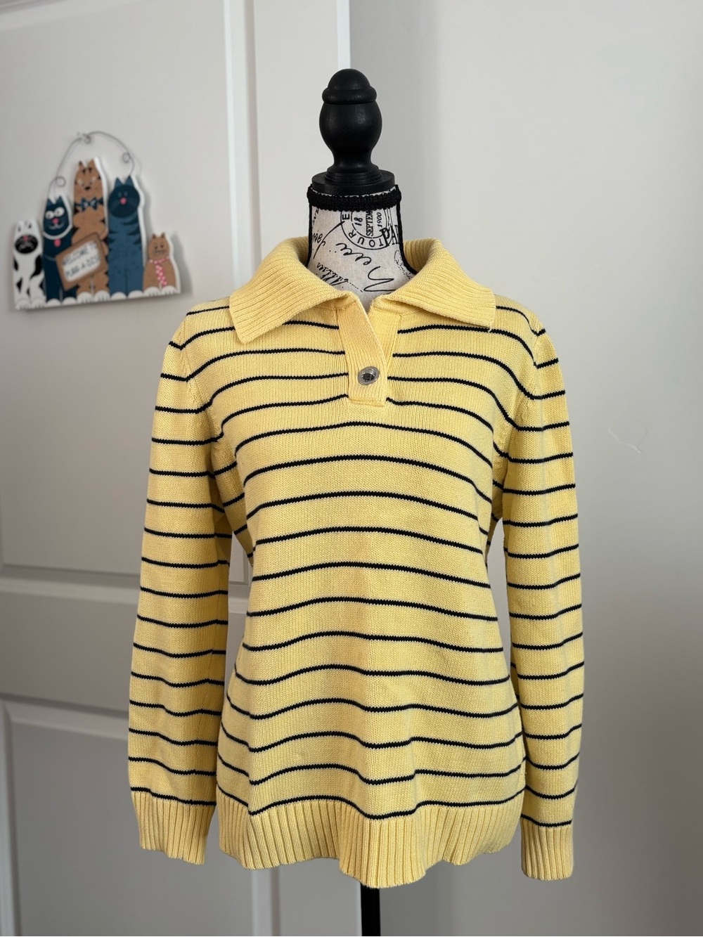 Preppy yellow and black striped sweater with clamp 💛